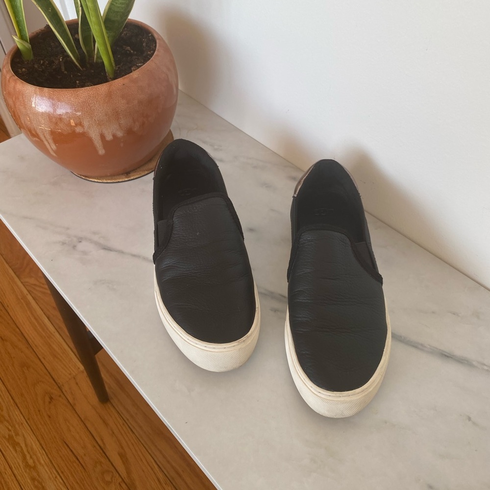 Ugg Cahlvan loafers in black leather